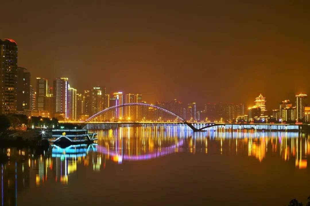 雨然：凌晨三点的绵阳（组诗）