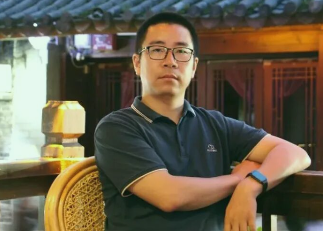 心中独白皆为诗 ——读《止痛的碟刹片》